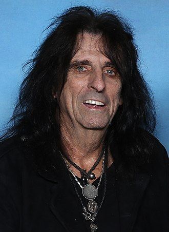 5757a125-9682-48dc-bcd2-d0d8e68a33fe-Alice_Cooper_Photo_Op_GalaxyCon_Richmond_2019.jpg